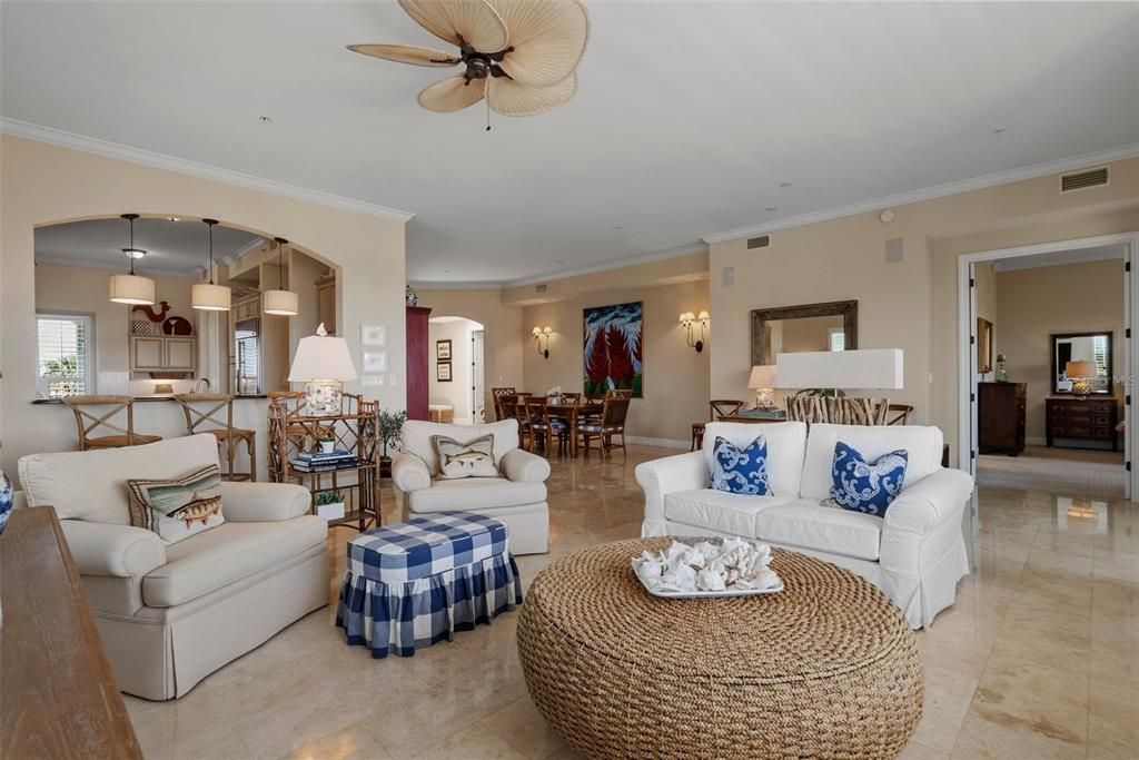 Под контрактом: $1,690,000 (3 спален, 3 ванн, 2610 Квадратных фут)