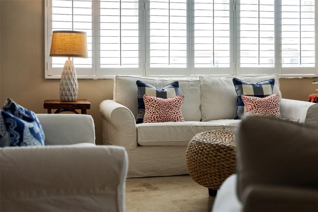 Под контрактом: $1,690,000 (3 спален, 3 ванн, 2610 Квадратных фут)