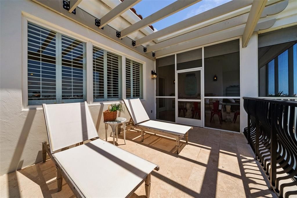 Под контрактом: $1,690,000 (3 спален, 3 ванн, 2610 Квадратных фут)