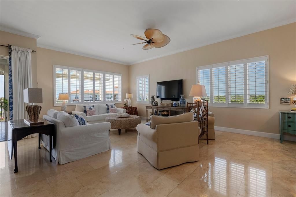 Под контрактом: $1,690,000 (3 спален, 3 ванн, 2610 Квадратных фут)