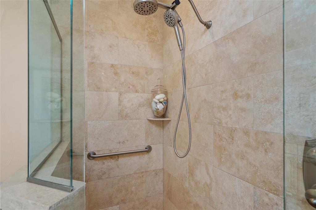 Под контрактом: $1,690,000 (3 спален, 3 ванн, 2610 Квадратных фут)