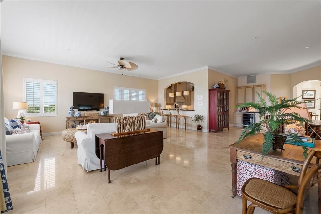 Под контрактом: $1,690,000 (3 спален, 3 ванн, 2610 Квадратных фут)