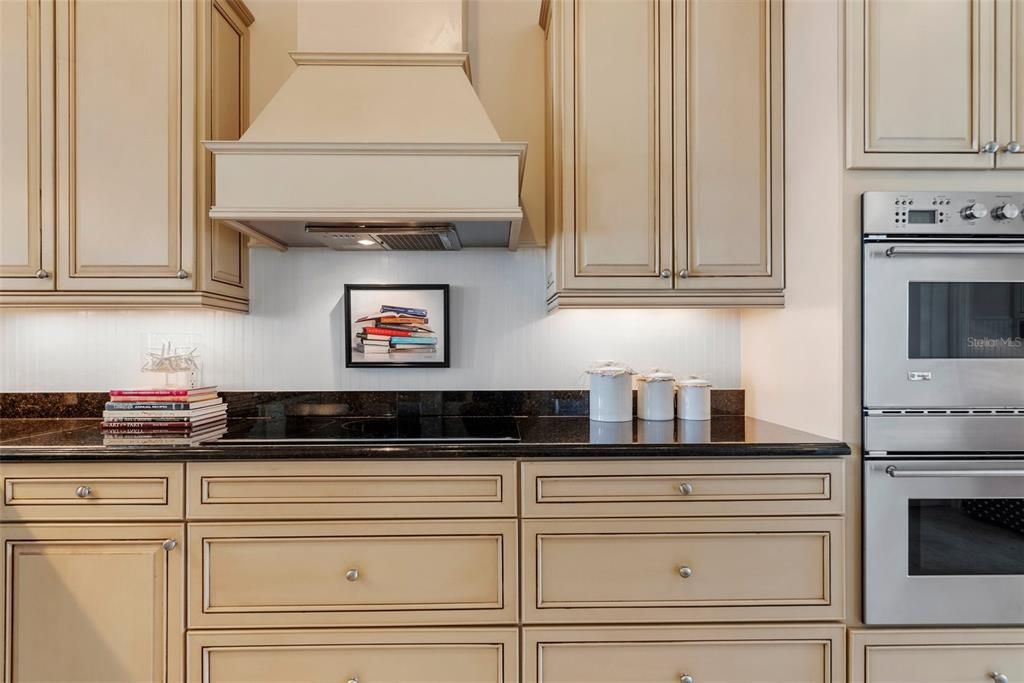 Под контрактом: $1,690,000 (3 спален, 3 ванн, 2610 Квадратных фут)