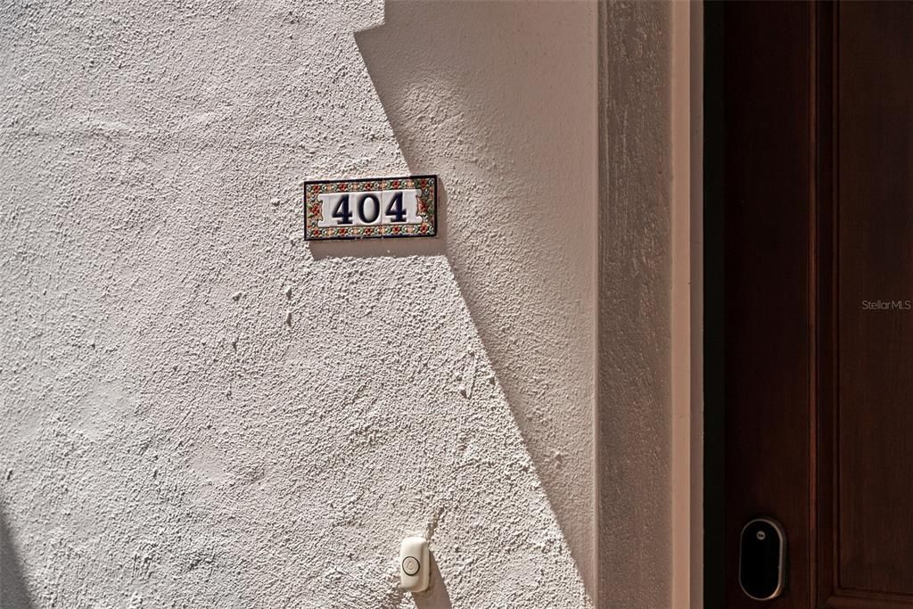 Под контрактом: $1,690,000 (3 спален, 3 ванн, 2610 Квадратных фут)