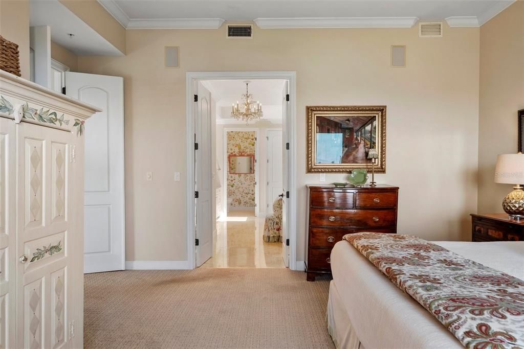 Под контрактом: $1,690,000 (3 спален, 3 ванн, 2610 Квадратных фут)