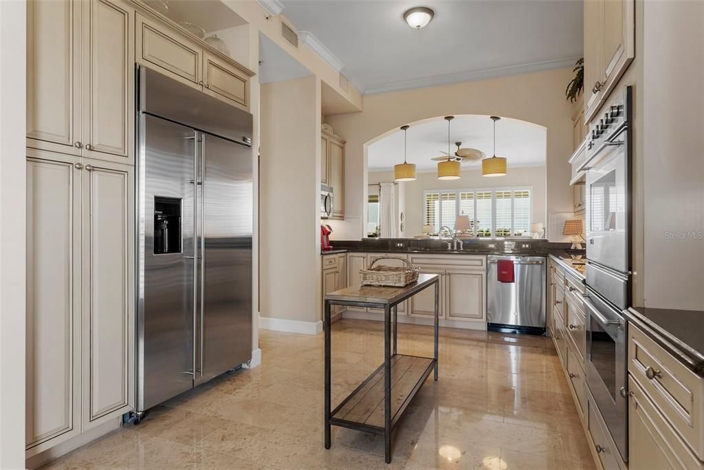 Под контрактом: $1,690,000 (3 спален, 3 ванн, 2610 Квадратных фут)