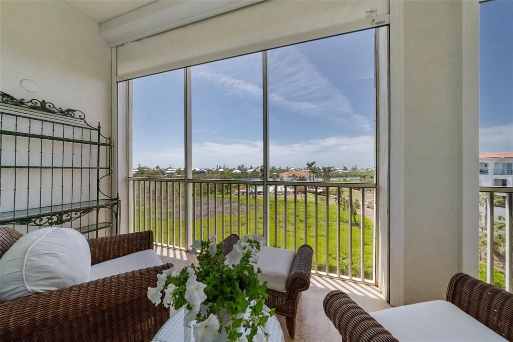 Под контрактом: $1,690,000 (3 спален, 3 ванн, 2610 Квадратных фут)