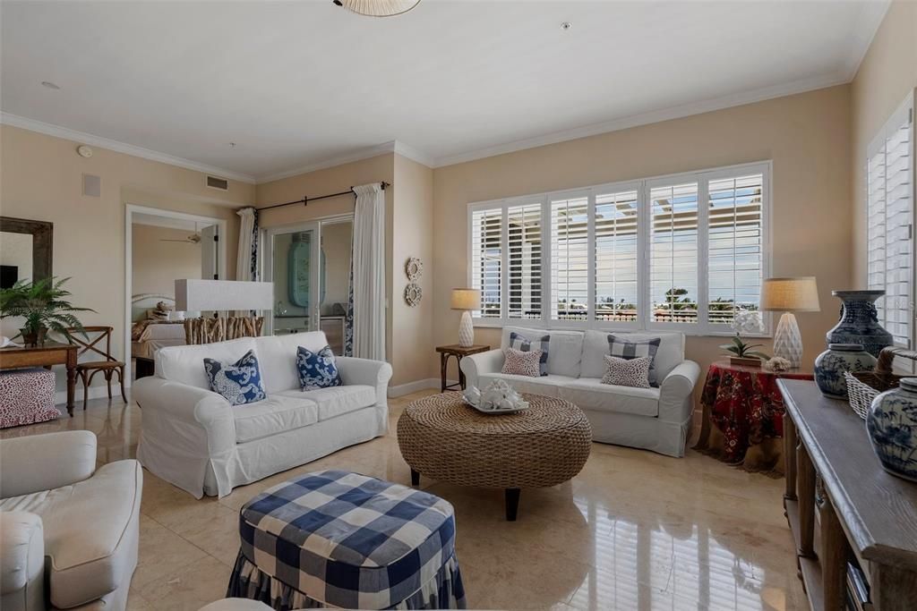 Под контрактом: $1,690,000 (3 спален, 3 ванн, 2610 Квадратных фут)