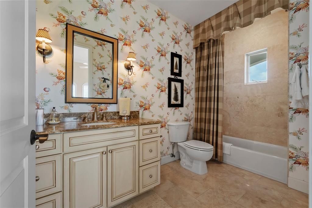 Под контрактом: $1,690,000 (3 спален, 3 ванн, 2610 Квадратных фут)