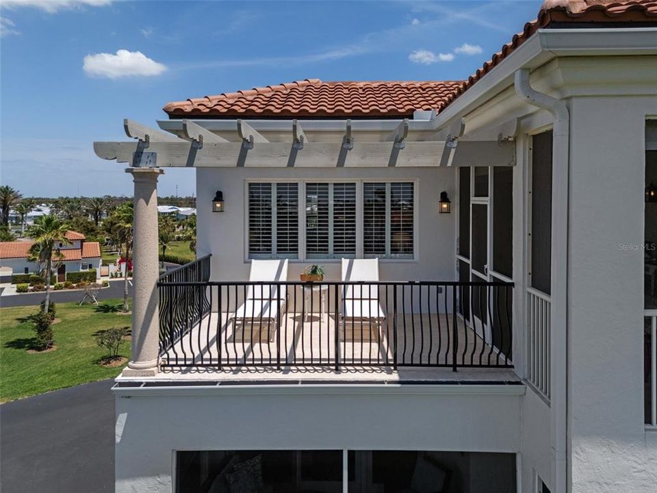 Под контрактом: $1,690,000 (3 спален, 3 ванн, 2610 Квадратных фут)