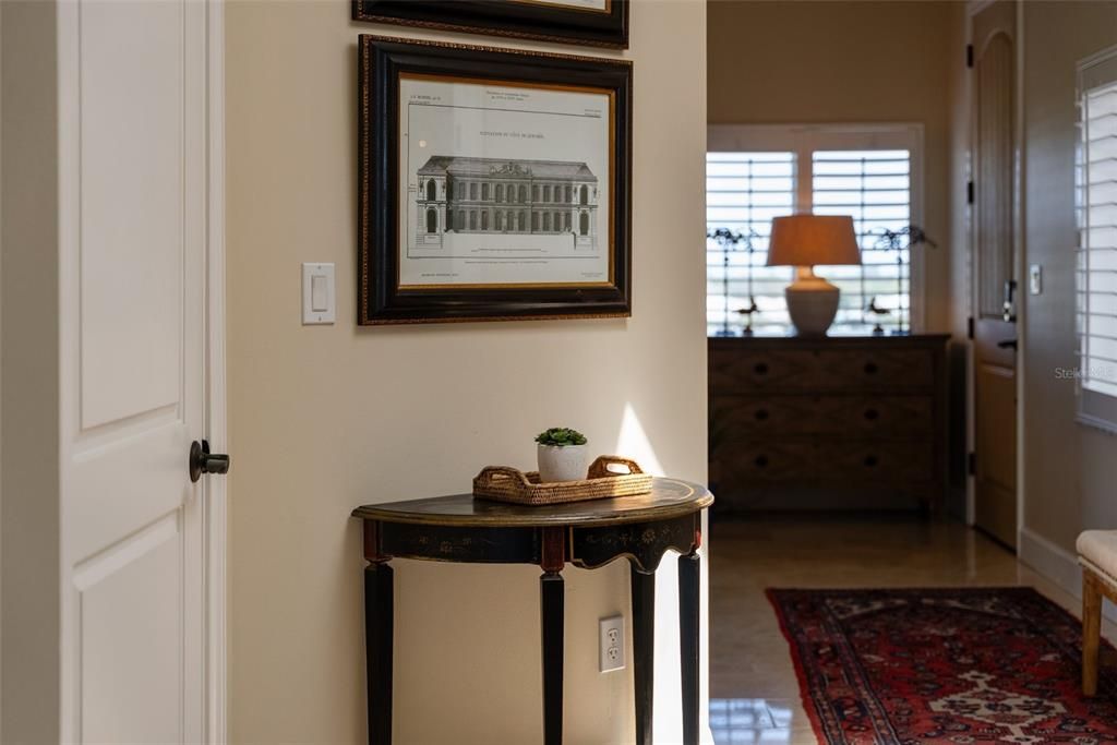 Под контрактом: $1,690,000 (3 спален, 3 ванн, 2610 Квадратных фут)