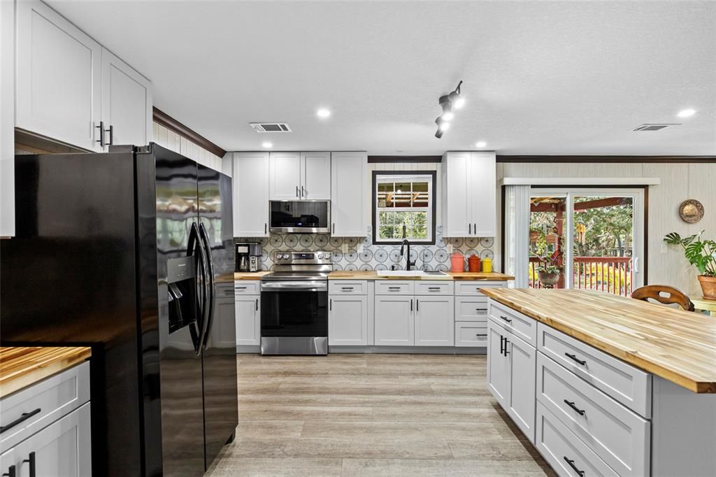 For Sale: $349,500 (4 beds, 2 baths, 1796 Square Feet)