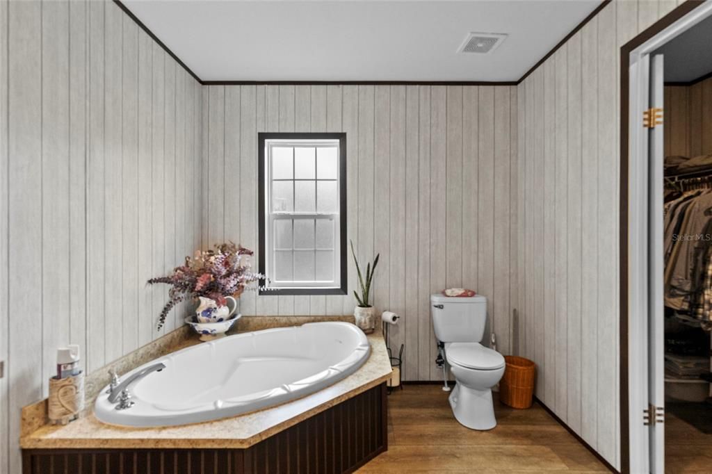 For Sale: $349,500 (4 beds, 2 baths, 1796 Square Feet)