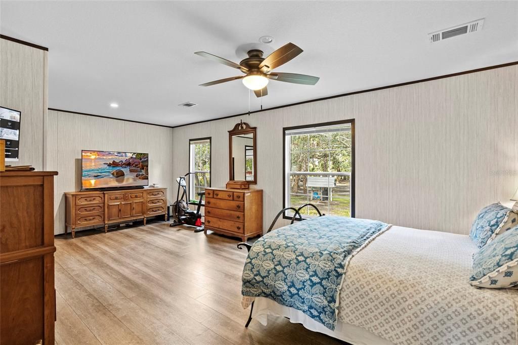 For Sale: $349,500 (4 beds, 2 baths, 1796 Square Feet)