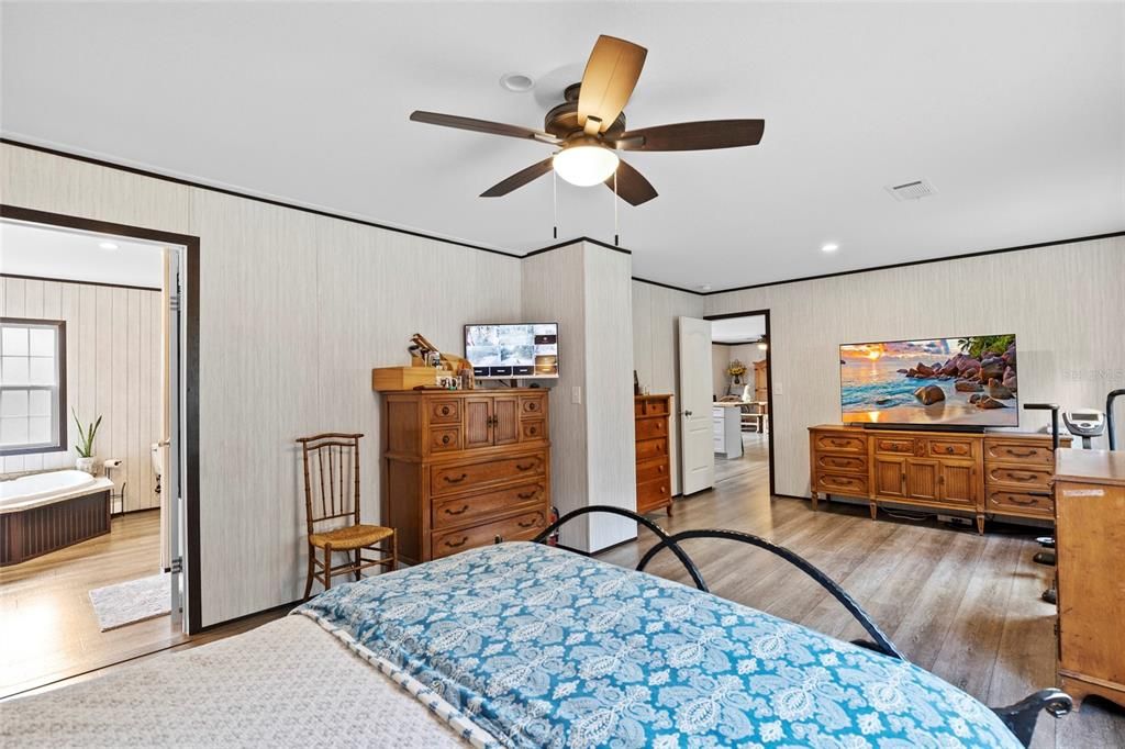 For Sale: $349,500 (4 beds, 2 baths, 1796 Square Feet)