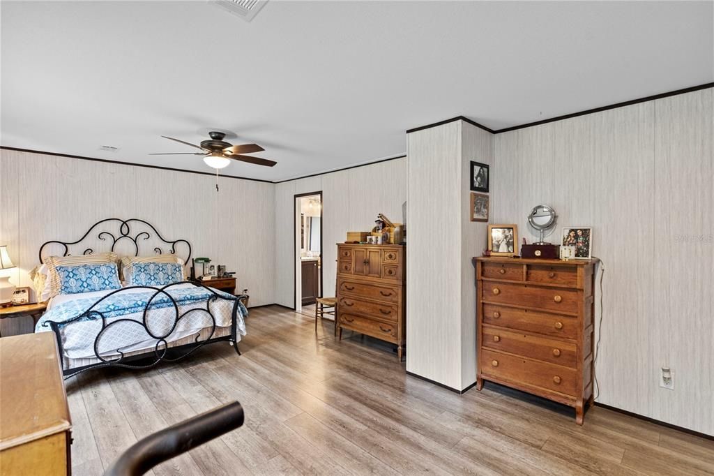 For Sale: $349,500 (4 beds, 2 baths, 1796 Square Feet)