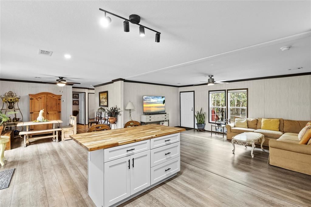 For Sale: $349,500 (4 beds, 2 baths, 1796 Square Feet)