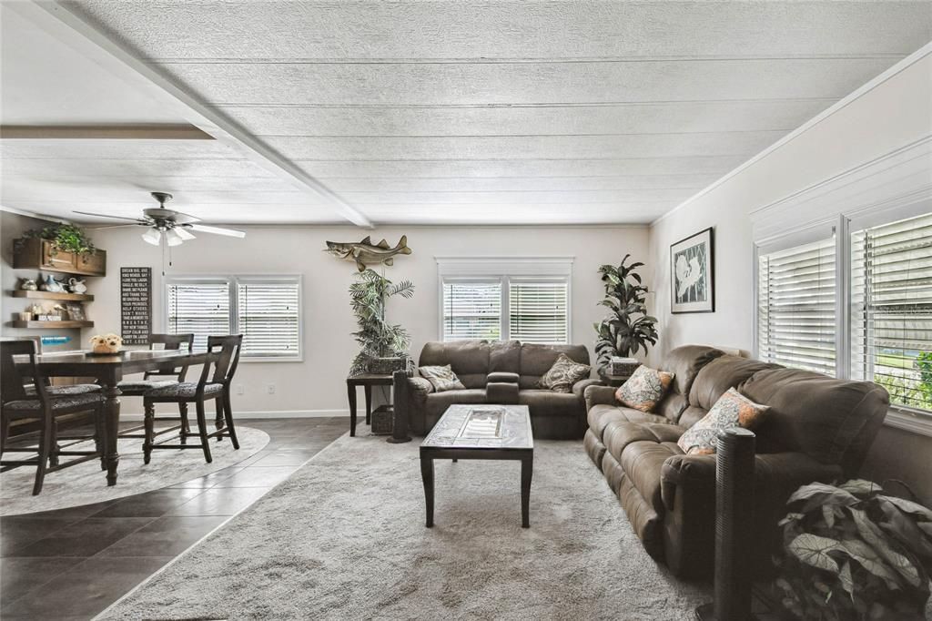 Active With Contract: $200,000 (2 beds, 2 baths, 1152 Square Feet)