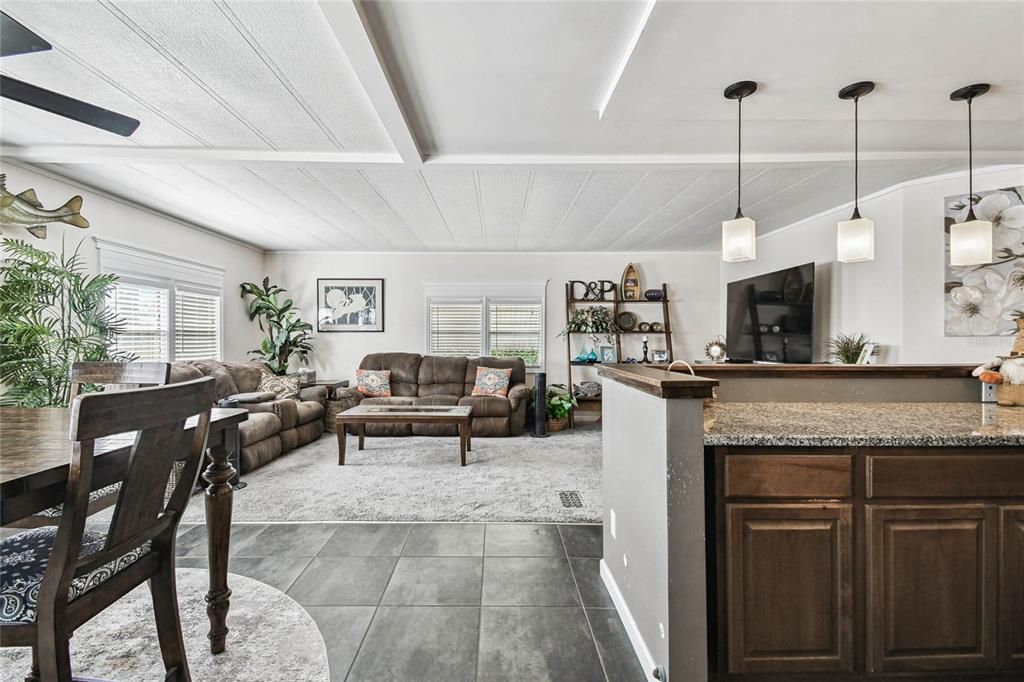 Active With Contract: $200,000 (2 beds, 2 baths, 1152 Square Feet)