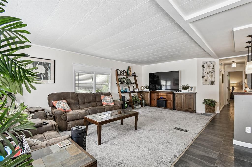 Active With Contract: $200,000 (2 beds, 2 baths, 1152 Square Feet)