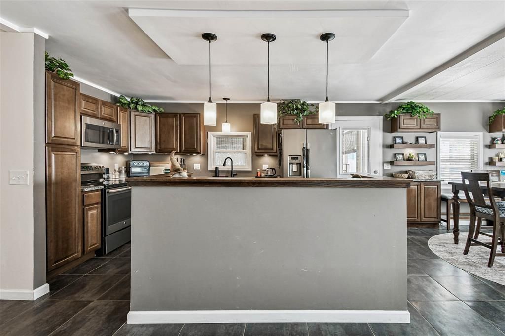 Active With Contract: $200,000 (2 beds, 2 baths, 1152 Square Feet)