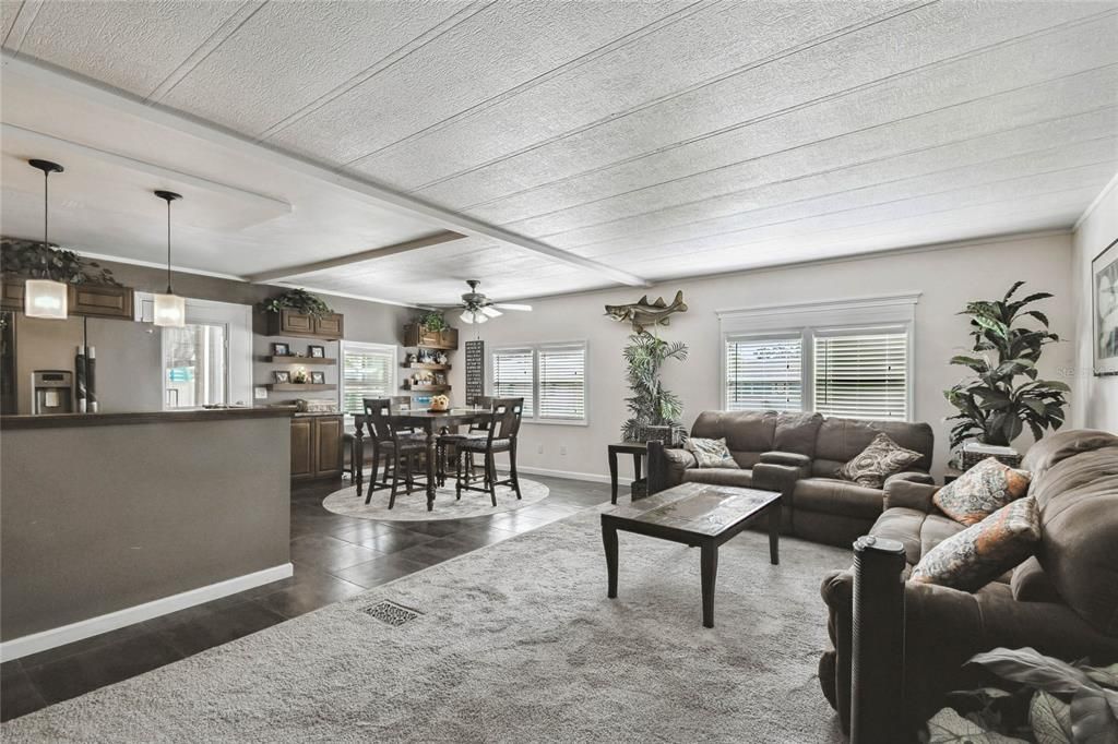 Active With Contract: $200,000 (2 beds, 2 baths, 1152 Square Feet)