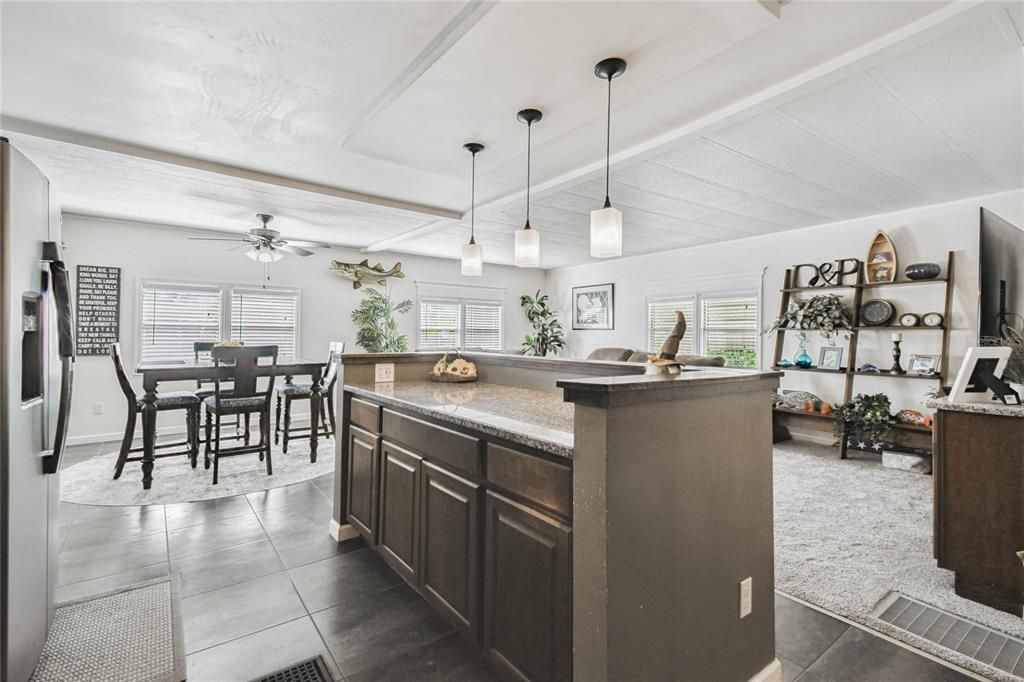 Active With Contract: $200,000 (2 beds, 2 baths, 1152 Square Feet)