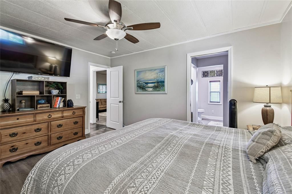 Active With Contract: $200,000 (2 beds, 2 baths, 1152 Square Feet)