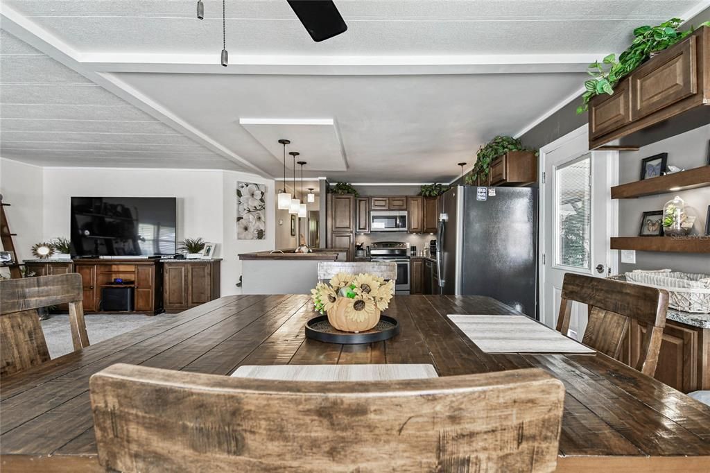 Active With Contract: $200,000 (2 beds, 2 baths, 1152 Square Feet)