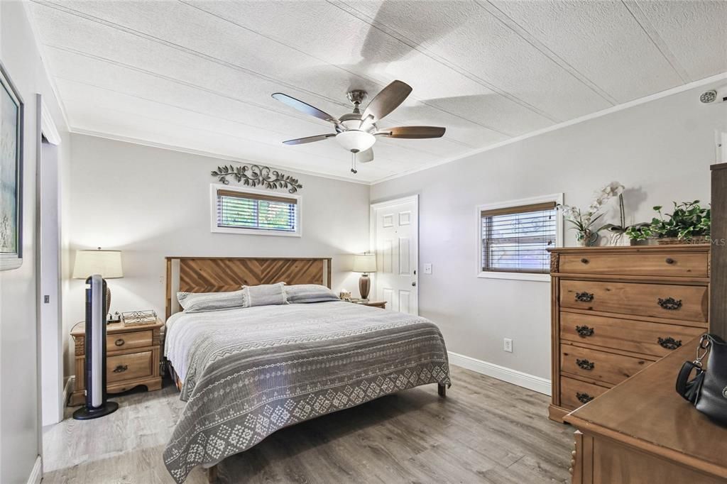 Active With Contract: $200,000 (2 beds, 2 baths, 1152 Square Feet)