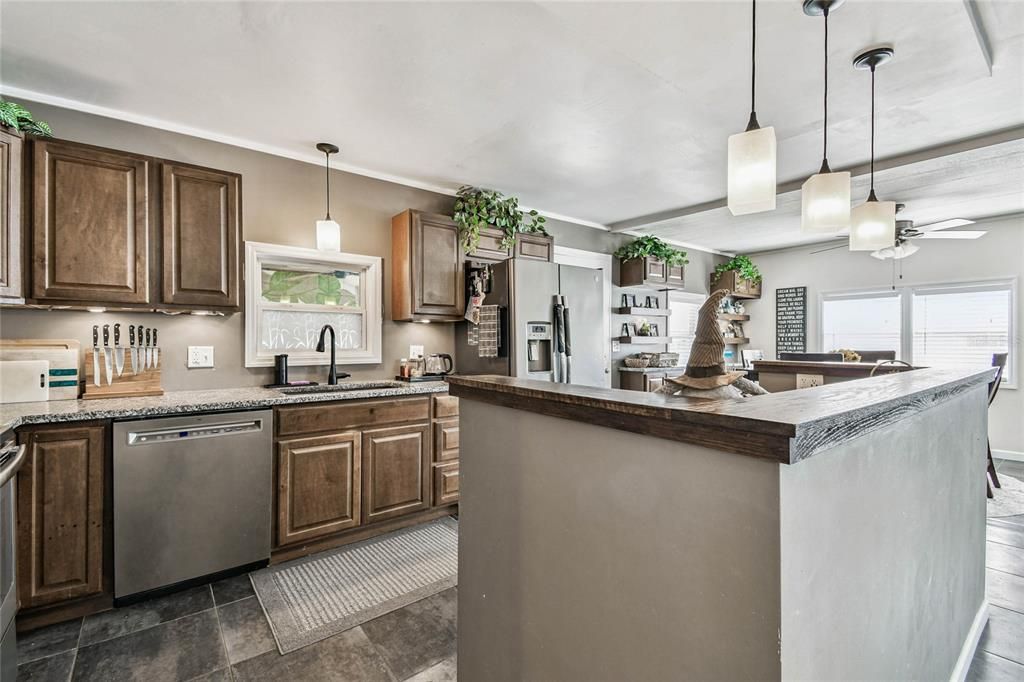 Active With Contract: $200,000 (2 beds, 2 baths, 1152 Square Feet)