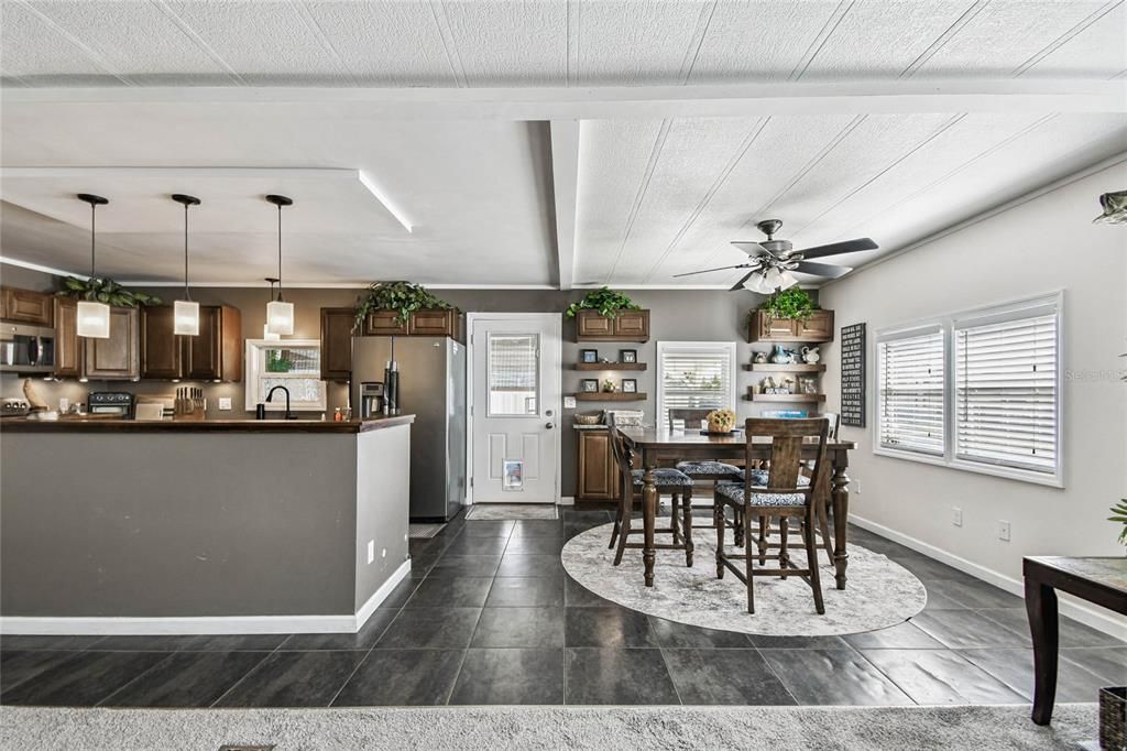 Active With Contract: $200,000 (2 beds, 2 baths, 1152 Square Feet)