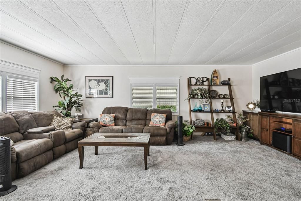 Active With Contract: $200,000 (2 beds, 2 baths, 1152 Square Feet)