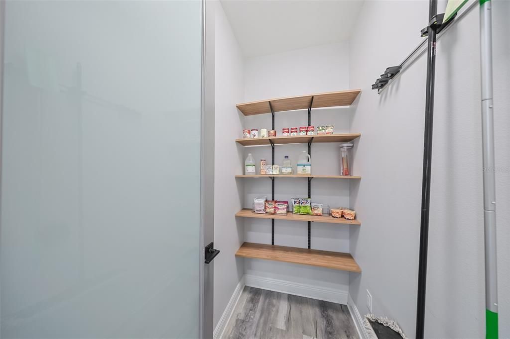 Под контрактом: $1,385,000 (3 спален, 2 ванн, 2998 Квадратных фут)