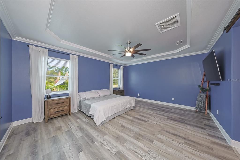 Под контрактом: $1,385,000 (3 спален, 2 ванн, 2998 Квадратных фут)