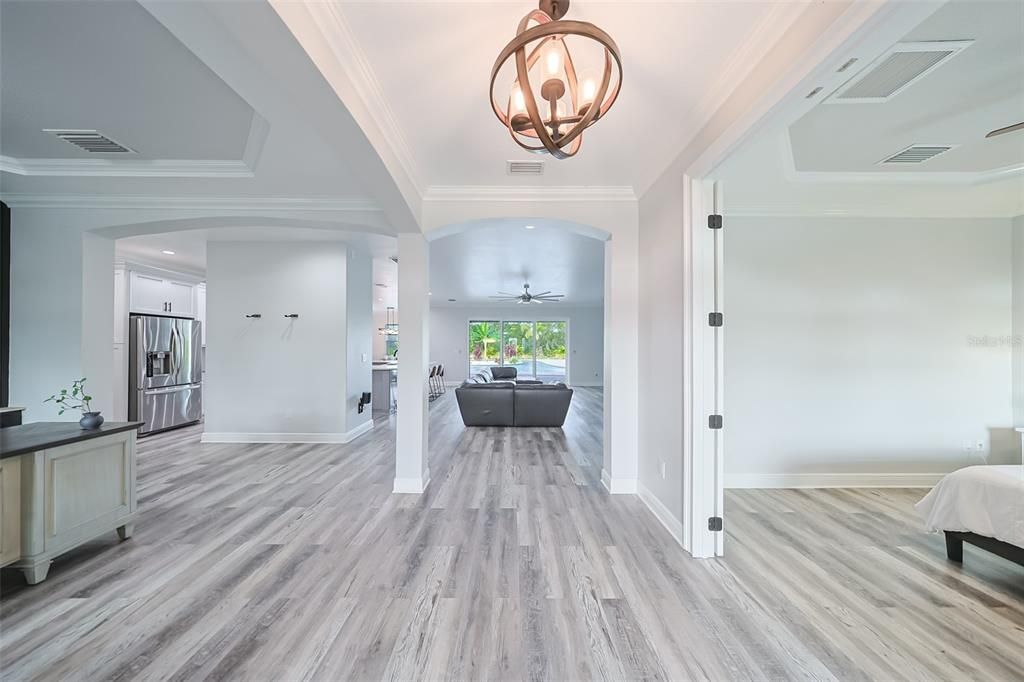 Под контрактом: $1,385,000 (3 спален, 2 ванн, 2998 Квадратных фут)