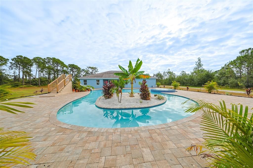 Под контрактом: $1,385,000 (3 спален, 2 ванн, 2998 Квадратных фут)