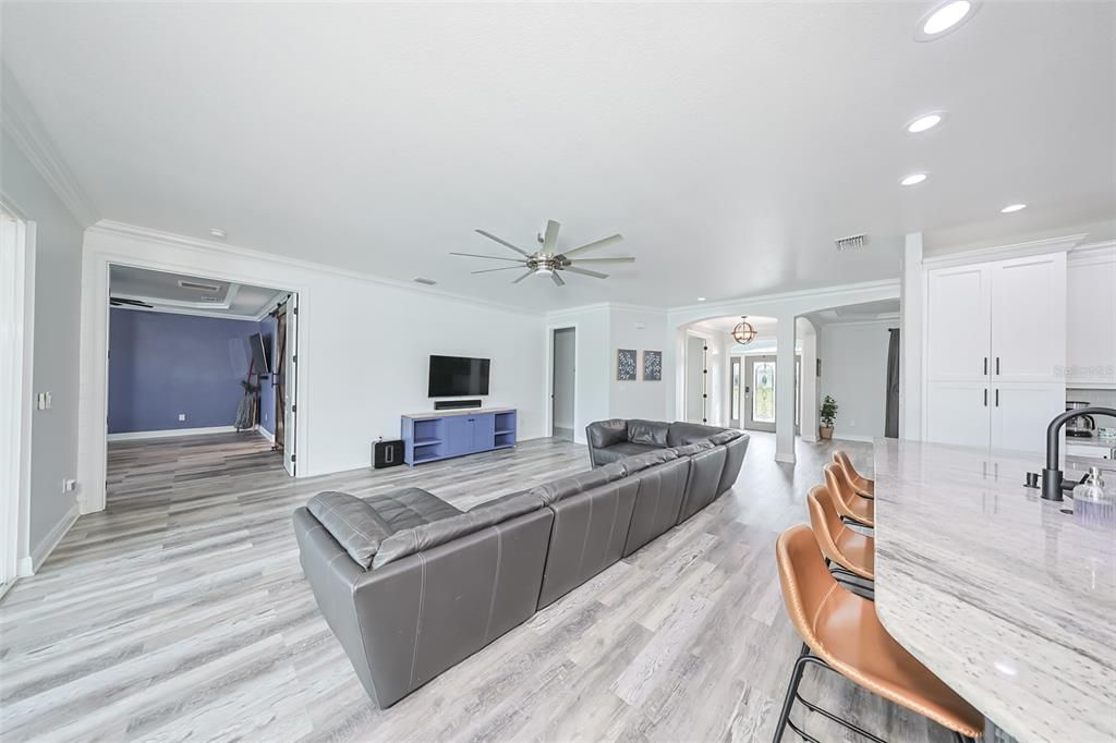 Под контрактом: $1,385,000 (3 спален, 2 ванн, 2998 Квадратных фут)