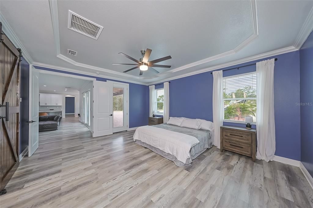 Под контрактом: $1,385,000 (3 спален, 2 ванн, 2998 Квадратных фут)