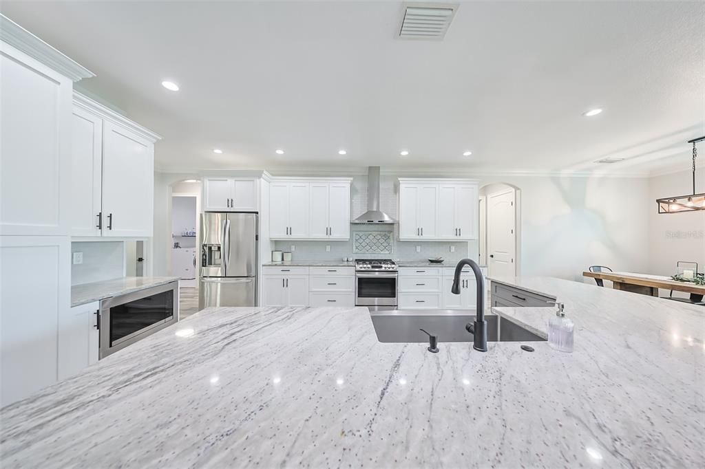 Под контрактом: $1,385,000 (3 спален, 2 ванн, 2998 Квадратных фут)