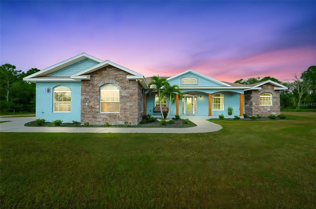 Под контрактом: $1,385,000 (3 спален, 2 ванн, 2998 Квадратных фут)