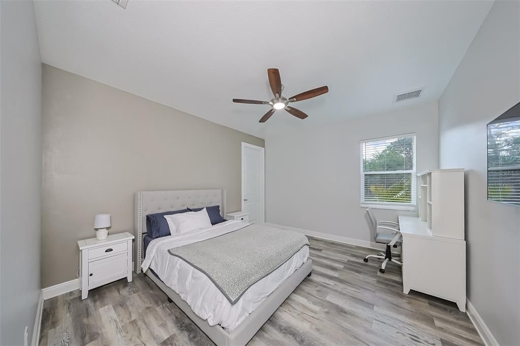 Под контрактом: $1,385,000 (3 спален, 2 ванн, 2998 Квадратных фут)