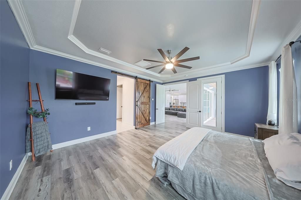 Под контрактом: $1,385,000 (3 спален, 2 ванн, 2998 Квадратных фут)