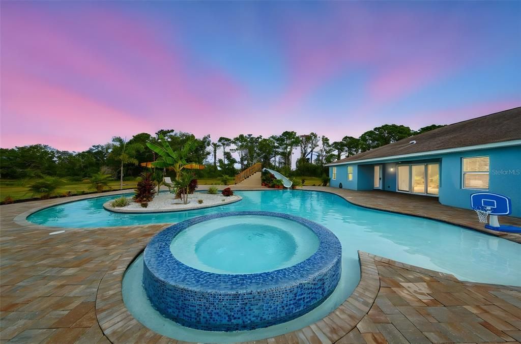 Под контрактом: $1,385,000 (3 спален, 2 ванн, 2998 Квадратных фут)