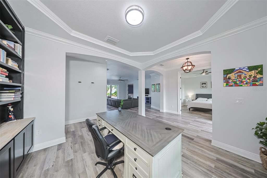 Под контрактом: $1,385,000 (3 спален, 2 ванн, 2998 Квадратных фут)