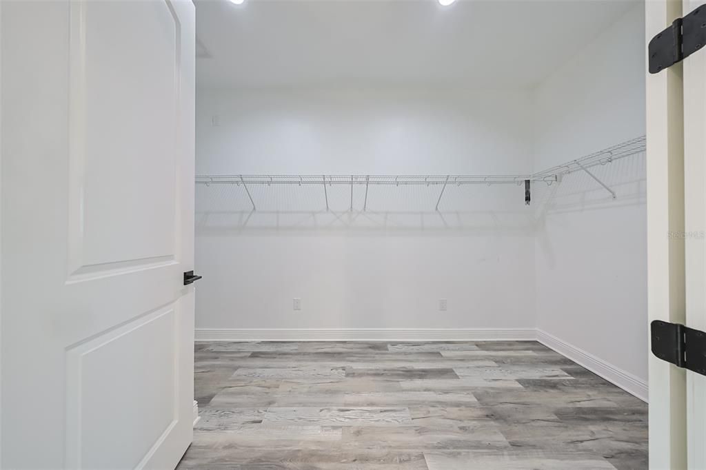 Под контрактом: $1,385,000 (3 спален, 2 ванн, 2998 Квадратных фут)