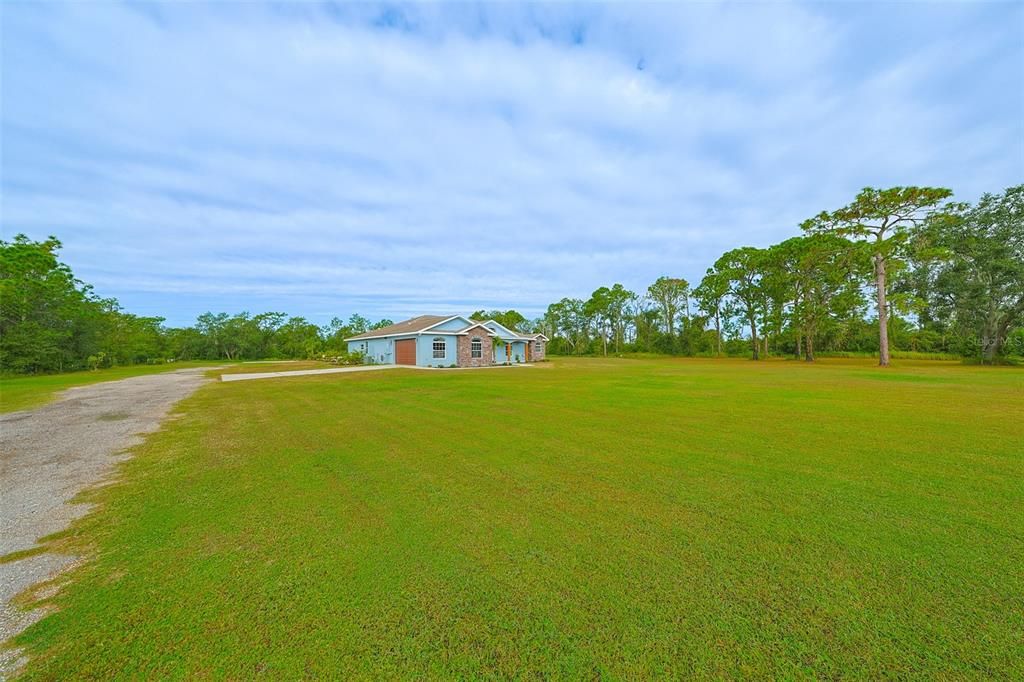 Под контрактом: $1,385,000 (3 спален, 2 ванн, 2998 Квадратных фут)