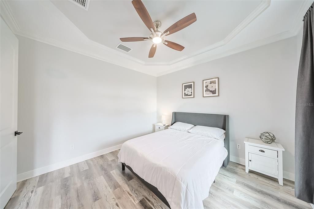 Под контрактом: $1,385,000 (3 спален, 2 ванн, 2998 Квадратных фут)