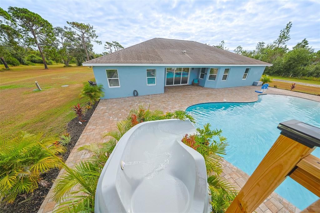 Под контрактом: $1,385,000 (3 спален, 2 ванн, 2998 Квадратных фут)