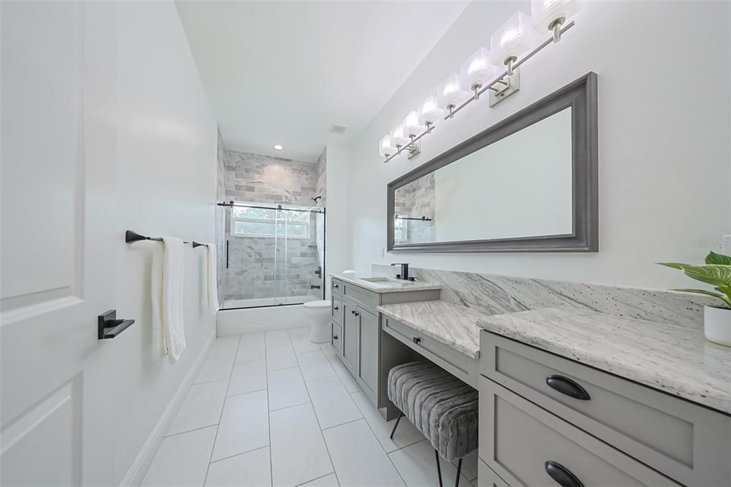 Под контрактом: $1,385,000 (3 спален, 2 ванн, 2998 Квадратных фут)